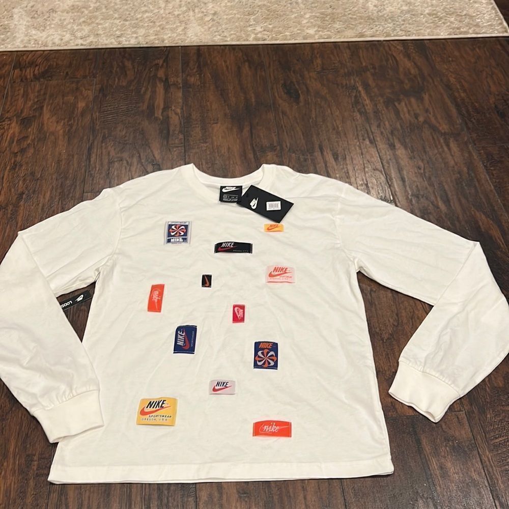 Nike Label Ling long Sleeve White  NSW Icon Clash T-Shirt
Size XS New with tags